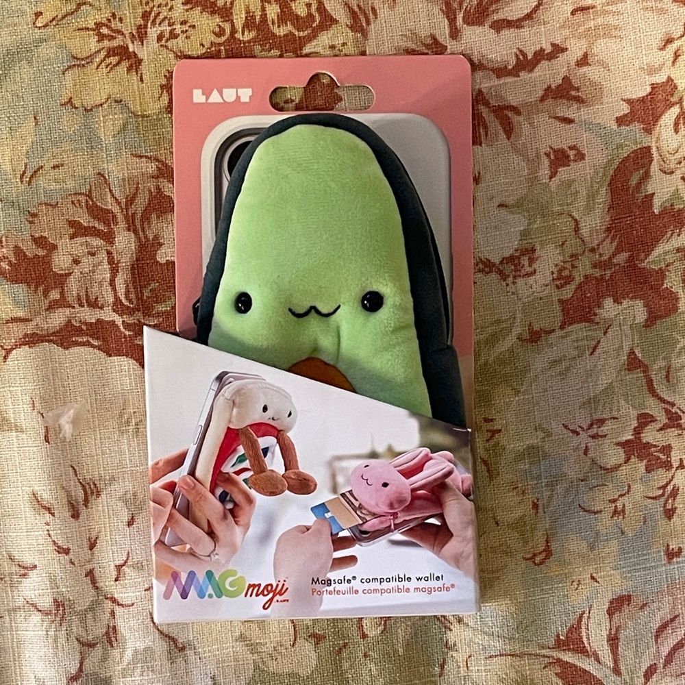 NEW Laut Avocado Plush Phone Wallet MagSafe Compatible 🌺